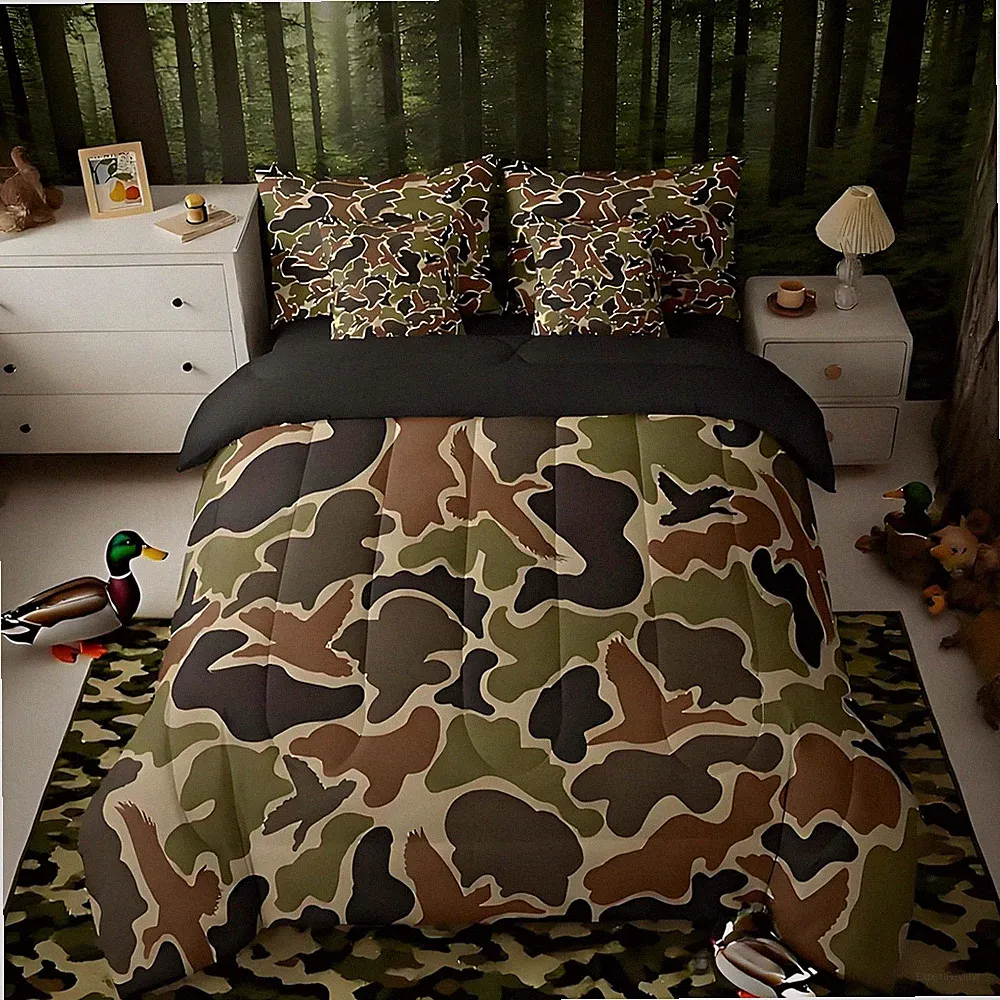 Duck Hunter Green Camouflage Hunting 7 Pieces Bedding Set, Queen Size Black Brow